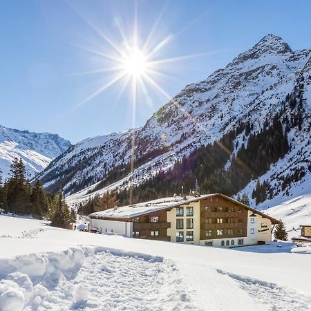 Hotel Sonnblick Sankt Leonhard im Pitztal Exterior photo